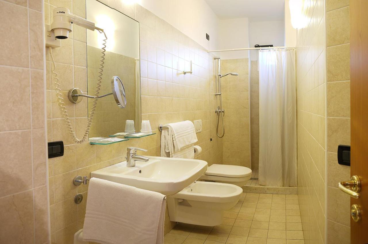 Hotel Alla Rotonda Lido di Jesolo Eksteriør billede